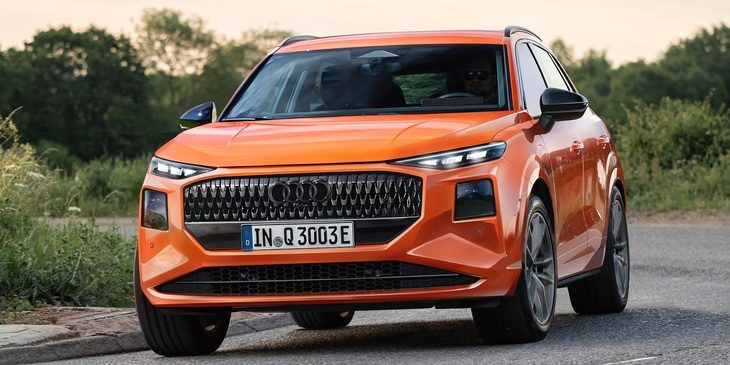 2025-audi-q3-renders-v0-04mrm6io-17368683484541562004185 Audi bán ít xe hơn hẳn trong 2024, mong chờ Q3 đời mới giúp khởi sắc - Ảnh 1.