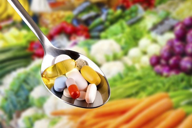 5 loại vitamin tuyệt đối không dùng quá liều- Ảnh 1. Mỗi người cần thận trọng về liều lượng sử dụng vitamin bổ sung và nhận thức được những tương tác tiềm ẩn với thuốc - Ảnh: Harvard Health