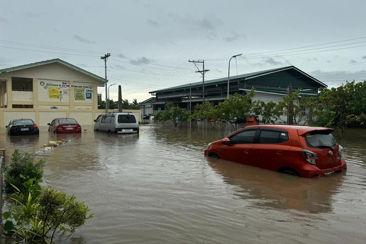 afp2024102336kk93qv1previewphilippinesweather-17297325016621573922518 Bão Trà Mi đổ bộ Philippines, ít nhất 14 người chết - Ảnh 1.