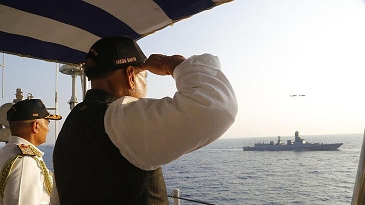 Bộ trưởng Quốc phòng Ấn Độ Rajnath Singh ở trên tàu sân bay INS Vikramaditya trong chuyến đi dự lễ khánh thành căn cứ hải quân mới INS Jatayu trên đảo Minicoy hôm 6-3 - Ảnh: RT/X/rajnathsingh Bộ trưởng Quốc phòng Ấn Độ Rajnath Singh ở trên tàu sân bay INS Vikramaditya trong chuyến đi dự lễ khánh thành căn cứ hải quân mới INS Jatayu trên đảo Minicoy hôm 6-3 - Ảnh: RT/X/rajnathsingh