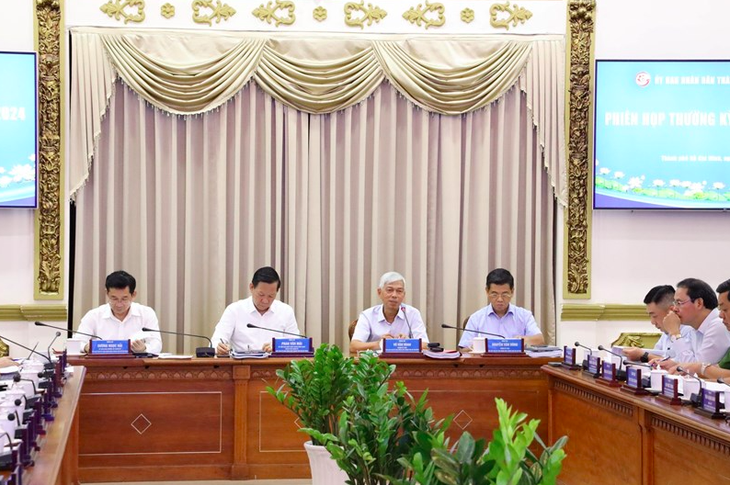 Ban Cán sự Đảng UBND TP.HCM họp cho ý kiến về điều chỉnh bảng giá đất- Ảnh 1. Thường trực UBND TP.HCM chủ trì phiên họp kinh tế - xã hội - Ảnh: TTBC