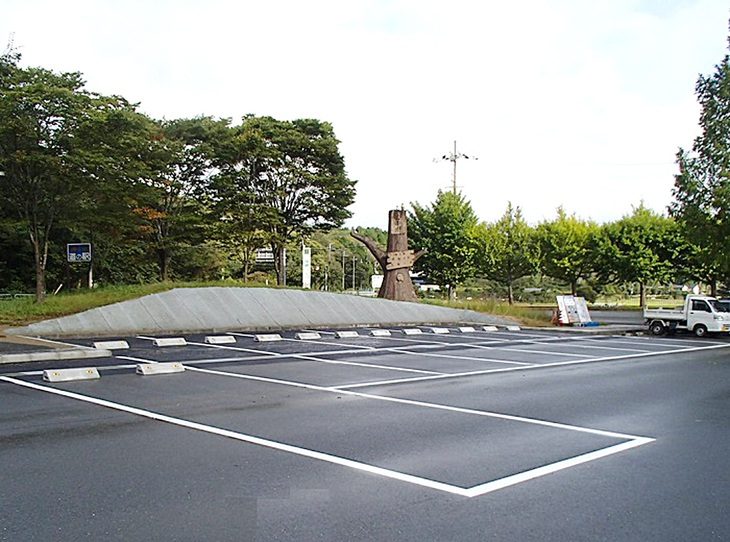 Một bãi đỗ xe làm từ nhựa đường tái sử dụng - Ảnh: Maeda group Một bãi đỗ xe làm từ nhựa đường tái sử dụng - Ảnh: Maeda group