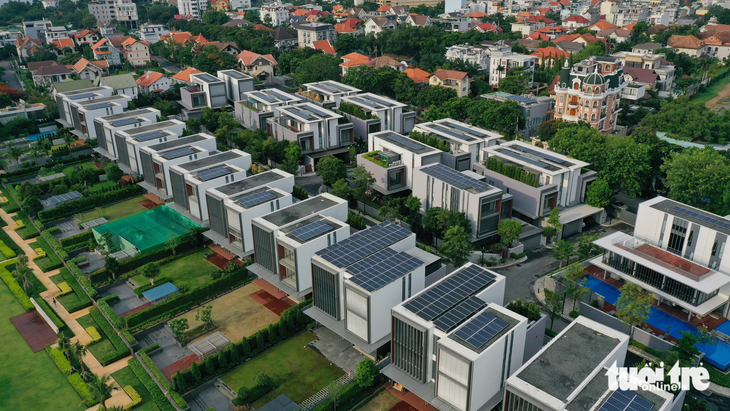 Bao giờ doanh nghiệp được làm điện mặt trời áp mái nhà xưởng? - Ảnh 1. Bao giờ doanh nghiệp được làm điện mặt trời áp mái nhà xưởng? - Ảnh 1.