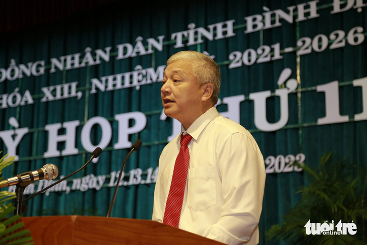 Ông Lê Quang Hùng - giám đốc Sở Y tế tỉnh Bình Định - Ảnh: LÂM THIÊN Ông Lê Quang Hùng - giám đốc Sở Y tế tỉnh Bình Định - cho biết toàn tỉnh Bình Định có hơn 18.000 người ngừng đóng bảo hiểm y tế vì suy thoái kinh tế, thu nhập giảm - Ảnh: LÂM THIÊN
