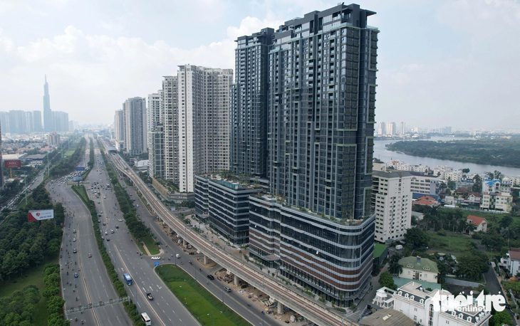 Bất chấp khó khăn, doanh nghiệp bất động sản vẫn tung hàng ngàn căn hộ- Ảnh 1. Các doanh nghiệp bất động sản sẽ tập trung bán hàng, thúc đẩy thanh khoản đối với các dự án địa ốc trong năm 2024 - Ảnh: NGỌC HIỂN
