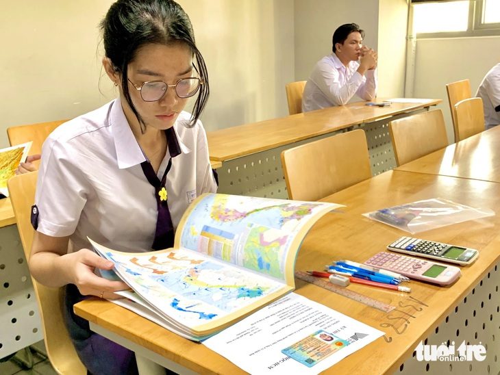 Bắt đầu đăng ký dự thi đánh giá năng lực Đại học Quốc gia TP.HCM đợt 2- Ảnh 1. Thí sinh tham dự kỳ thi đánh giá năng lực Đại học Quốc gia TP.HCM đợt 1 năm 2024. Thí sinh đã thi đợt 1 được tiếp tục dự thi đợt 2 - Ảnh: TRẦN HUỲNH