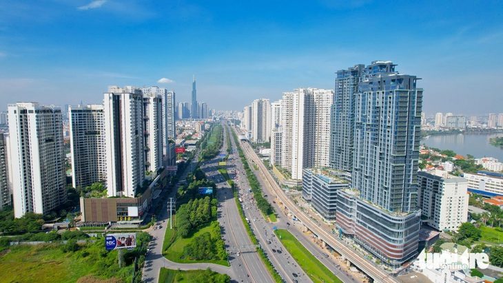 Bất động sản mòn mỏi chờ kết nối đường vành đai, metro Bến Thành - Suối Tiên- Ảnh 1. Các tuyến giao thông trọng điểm như metro, đường vành đai 2, 3 hoàn thành sẽ là cú hích cho thị trường bất động sản TP.HCM - Ảnh: NGỌC HIỂN