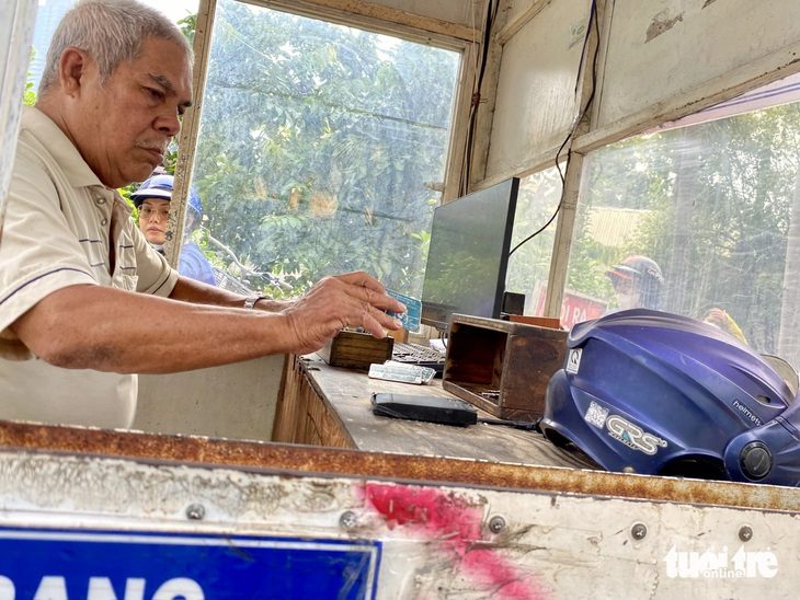 base64-1731392105644957429669 Bãi xe bệnh viện thu phí cao hơn quy định, thắc mắc nhân viên nói 'không thích thì đi nơi khác gửi' - Ảnh 1.