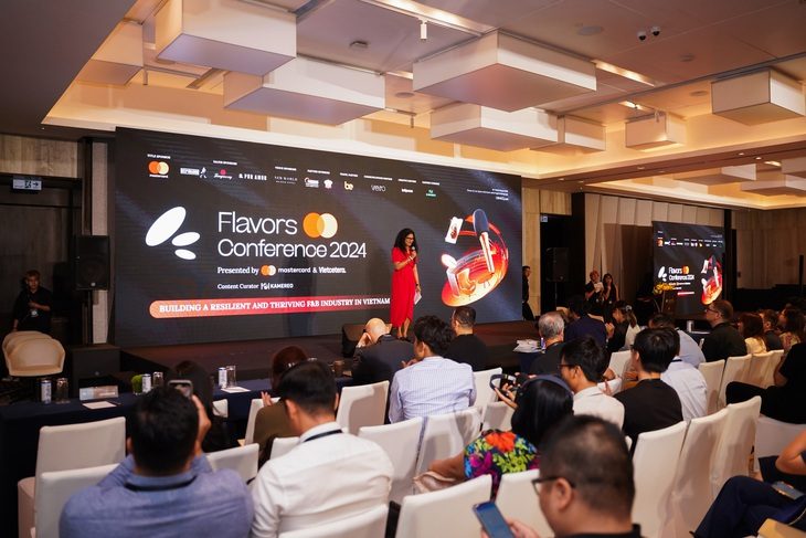 ben-trong-phien-thao-luan-cua-hoi-nghi-flavors-1726823289171770098183 300 chuyên gia F&B tham gia hội thảo ẩm thực và đồ uống Việt Nam - Ảnh 1.