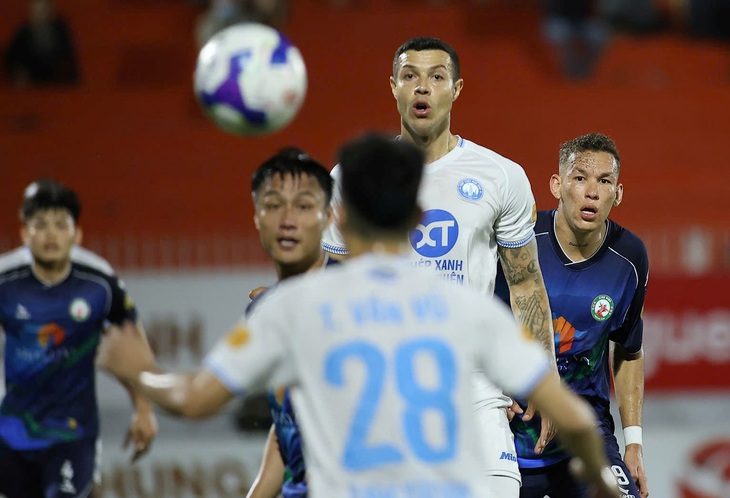 lucas-nam-dinh-1737725199425278381739 5 trận không thắng, CLB Nam Định rơi vào khủng hoảng - Ảnh 1.