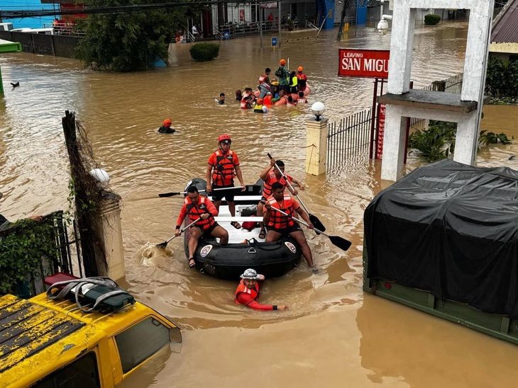 Bão Trà Mi đi sâu vào Philippines, làm 26 người chết - Ảnh 1. Bão Trà Mi đi sâu vào Philippines, làm 26 người chết - Ảnh 1.