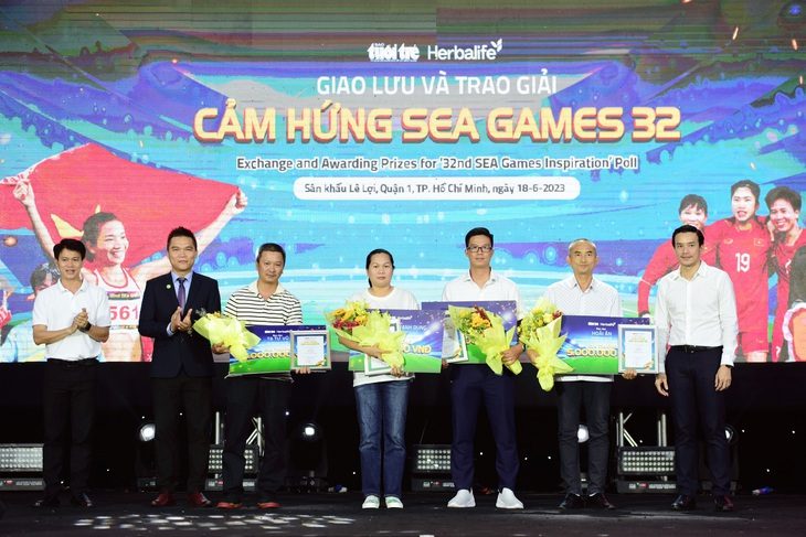 Bạn đọc đoạt giải SEA Games trong mắt tôi ủng hộ quỹ Tiếp sức đến trường - Ảnh 1. Bạn đọc đoạt giải SEA Games trong mắt tôi ủng hộ quỹ Tiếp sức đến trường - Ảnh 1.