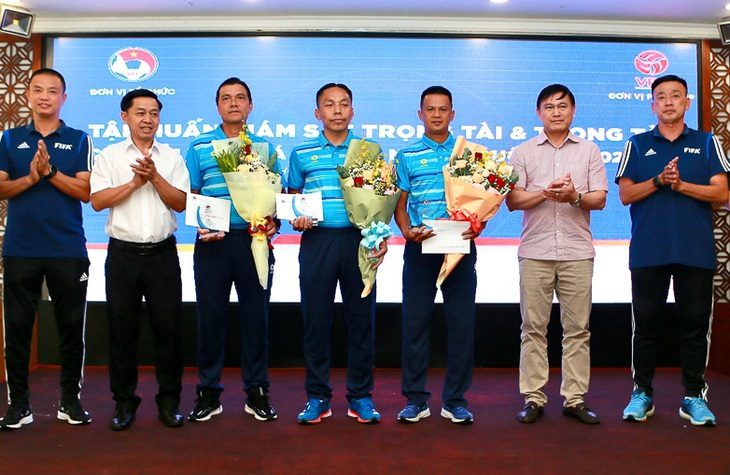 trong-tai-ve-huu-17246947486092124825971 3 trọng tài V-League về hưu trước mùa giải 2024-2025 - Ảnh 1.