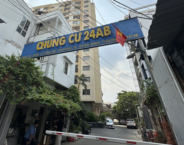 Ban quản trị chung cư: Nắm quy định để 'vác tù và' cho đúng- Ảnh 1. Ban quản trị chung cư 24AB (quận Bình Thạnh) bị hộ dân kiện vì cắt nước hơn một năm - Ảnh: THẢO LÊ