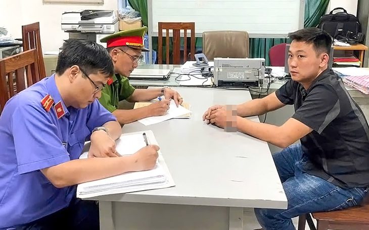 Bắt khẩn cấp tài xế ô tô đánh người trước cổng Bệnh viện Từ Dũ - Ảnh 1. Bắt khẩn cấp tài xế ô tô đánh người trước cổng Bệnh viện Từ Dũ - Ảnh 1.
